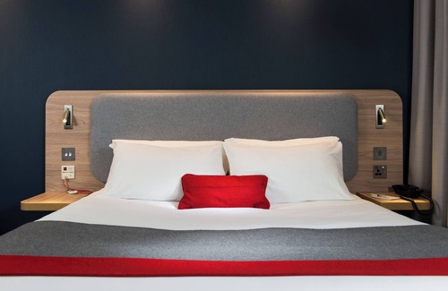 Hammersmith Hotel | Holiday Inn Express London Hammersmith by IHG