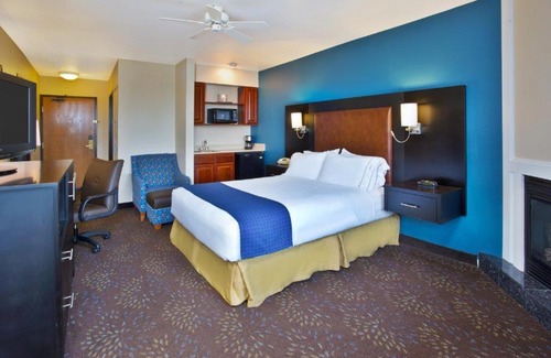 Mackinaw City Hotel | Holiday Inn Express Mackinaw City by IHG