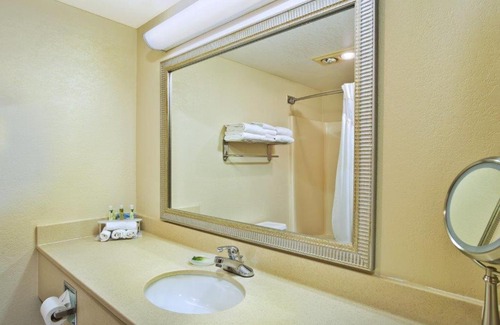 Mackinaw City Hotel | Holiday Inn Express Mackinaw City by IHG