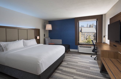 Downtown Nashville Hotel | Holiday Inn Express Nashville Downtown - Broadway by IHG