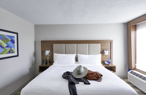 Downtown Nashville Hotel | Holiday Inn Express Nashville Downtown - Broadway by IHG
