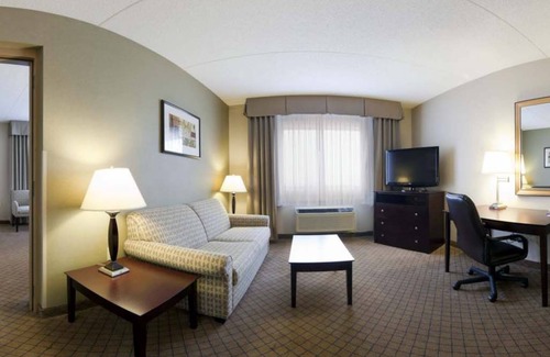 Sault Ste. Marie Hotel | Holiday Inn Express Sault Ste. Marie by IHG