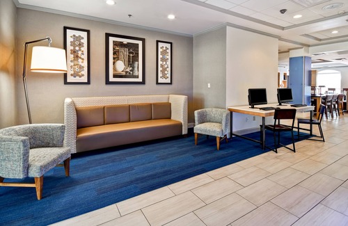 Schererville Hotel | Holiday Inn Express & Suites Schererville by IHG