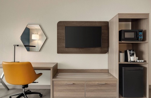 Dania Beach Hotel | Holiday Inn Express & Suites Fort Lauderdale Airport South by IHG