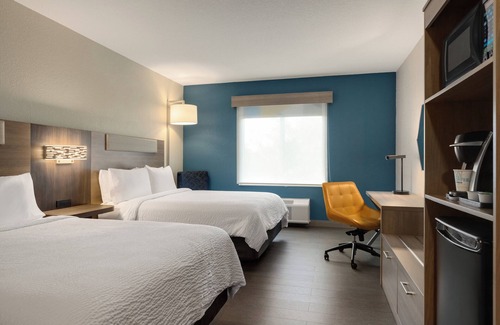 Dania Beach Hotel | Holiday Inn Express & Suites Fort Lauderdale Airport South by IHG