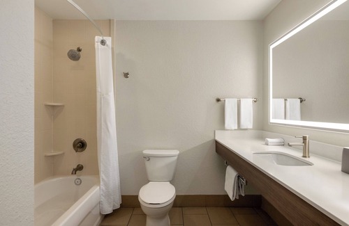 Dania Beach Hotel | Holiday Inn Express & Suites Fort Lauderdale Airport South by IHG