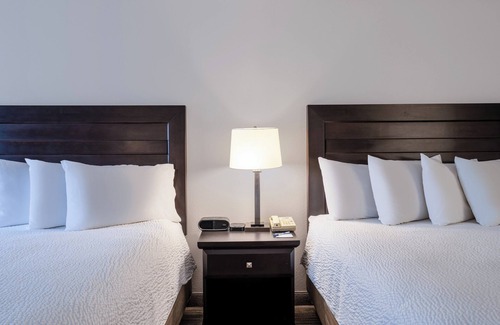 Libertyville Hotel | Holiday Inn Express & Suites Chicago-Libertyville by IHG