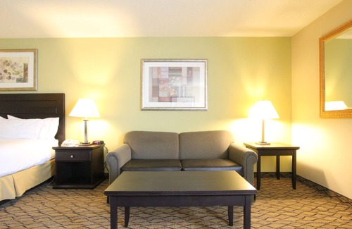 Libertyville Hotel | Holiday Inn Express & Suites Chicago-Libertyville by IHG