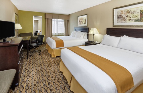 Libertyville Hotel | Holiday Inn Express & Suites Chicago-Libertyville by IHG