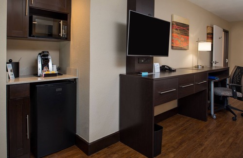 Wetmore Hotel | Holiday Inn Express & Suites San Antonio Medical-Six Flags by IHG