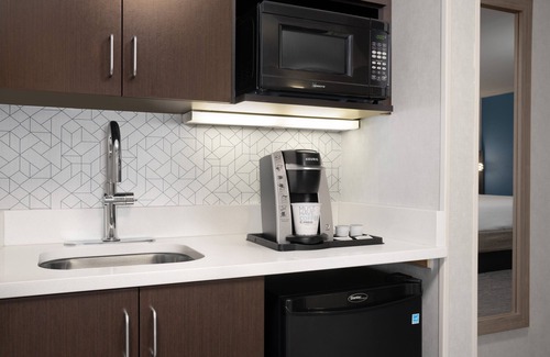 Jefferson Manor Hotel | Holiday Inn Express & Suites Alexandria - Fort Belvoir by IHG