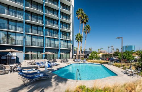 Lyon Street Hotel | Holiday Inn Express & Suites Santa Ana - Orange County by IHG
