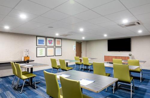 Lyon Street Hotel | Holiday Inn Express & Suites Santa Ana - Orange County by IHG