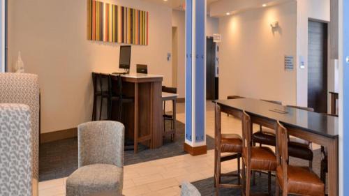 Southgate Hotel | Holiday Inn Express & Suites - Southgate - Detroit Area by IHG