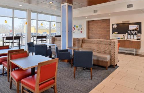 Southgate Hotel | Holiday Inn Express & Suites - Southgate - Detroit Area by IHG
