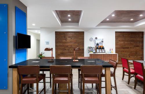 Florence Hotel | Holiday Inn Express & Suites Florence I-95 & I-20 Civic Ctr by IHG