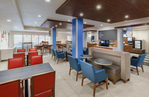 Oakhurst Hotel | Holiday Inn Express & Suites Oakhurst-Yosemite Park Area by IHG