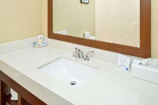 Joplin Hotel | Holiday Inn Express & Suites Joplin Southeast by IHG