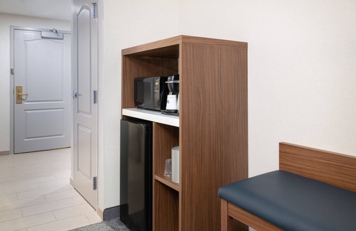 East Cambridge Hotel | Holiday Inn Express & Suites Boston - Cambridge by IHG