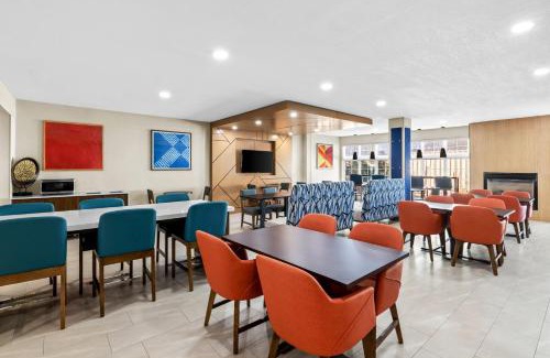 Council Bluffs Hotel | Holiday Inn Express Hotel & Suites Council Bluffs - Convention Center Area by IHG