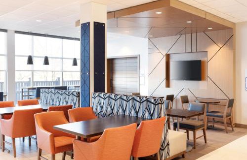 Sault Ste. Marie Hotel | Holiday Inn Express Sault Ste Marie by IHG