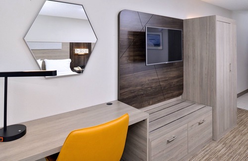 Winston - Salem Hotel | Holiday Inn Express Winston-Salem Medical Center Area by IHG