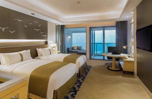 Donghu District Hotel | Holiday Inn Haikou West Coast by IHG