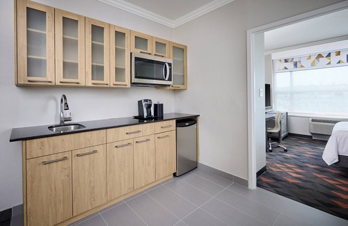 Oakville Hotel | Holiday Inn Hotel & Suites Oakville @ Bronte by IHG