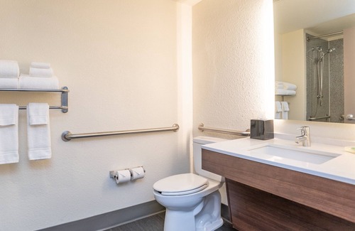 Beaufort Hotel | Holiday Inn Hotel & Suites Beaufort at Highway 21 by IHG