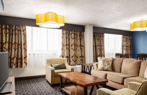 Jeffersontown Hotel | Holiday Inn Louisville East - Hurstbourne by IHG