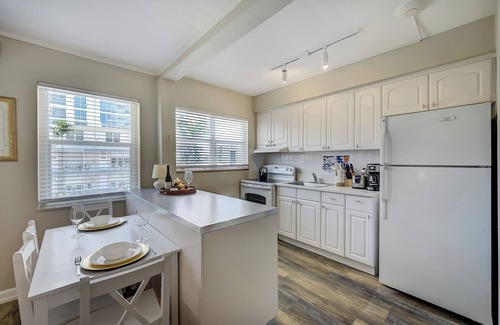 East Fort Lauderdale Hotel | Holiday Isle Yacht Club