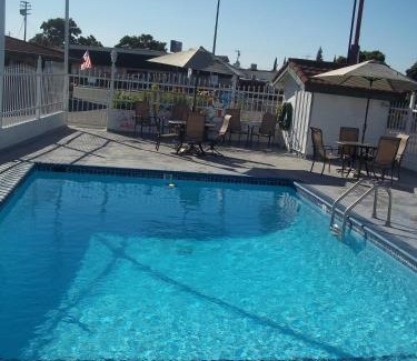 Oakdale Hotel | Holiday Motel Oakdale