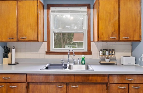 West St. Paul Casa | Holiday Special - Cozy farmhouse in the heart of West St. Paul.