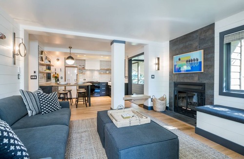 Elkhorn Village Condominio | Summer Stays Available! Contemporary Condo Elkhorn Golf Course with West-Facing Views