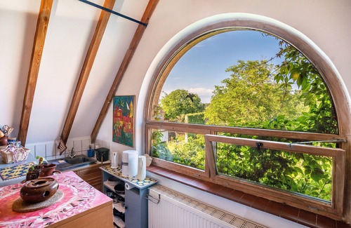 Zempow Apartamento | Atelier vacacional 'En la Casa Ginkgo' con piscina comunitaria, jardín comunitario y Wi-Fi