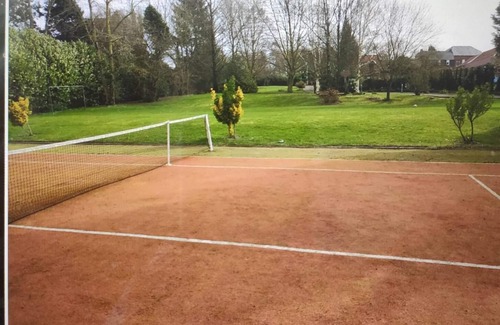 Villers-Outreaux Casa | Holiday villa 700 m2 heated swimming pool Tennis court