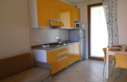 Bibione Lido del Sole Apartamento | Holiday village escape with garden and fireplace
