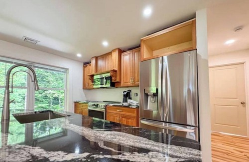 West Lebanon Casa | Hollis- Queen Beds-In-Unit Laundry-Peace and Quiet