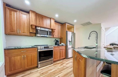 West Lebanon Casa | Hollis- Queen Beds-In-Unit Laundry-Peace and Quiet