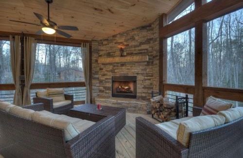 Blairsville Casa | Holly Berry Hill - Walk to Lake Nottely, Unwind in the Hot Tub & Enjoy S’mores Under the Stars