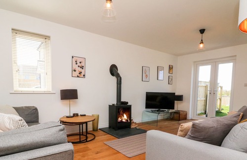 East Portlemouth Cabaña | HOLLY BUSH, pet friendly, with open fire in Okehampton