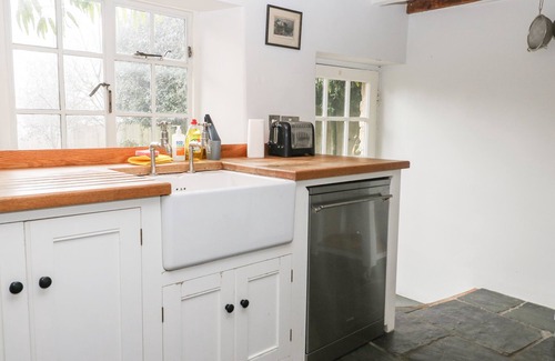 Minster Lovell Cabaña | HOLLY COTTAGE, pet friendly, with open fire in Minster Lovell