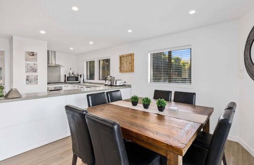 Kelvin Heights Casa | Holly Court Haven | Spa Pool