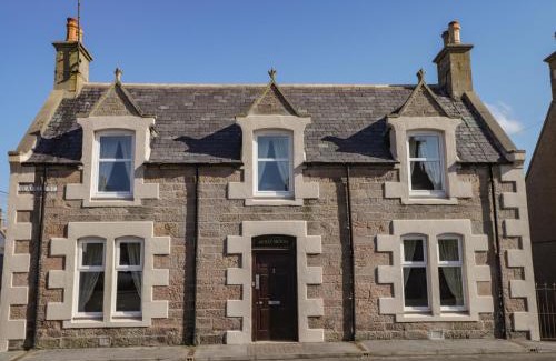 Buckie Casa | Holly Hoose