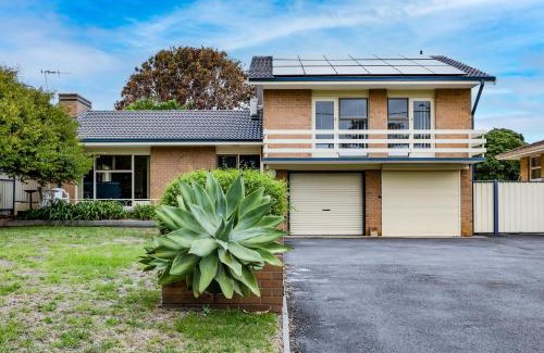 Emu Point Casa | Holly's Beach House by the BnB Collection