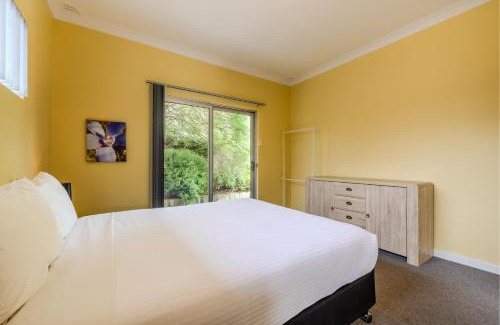 Emu Point Casa | Holly's Beach House by the BnB Collection