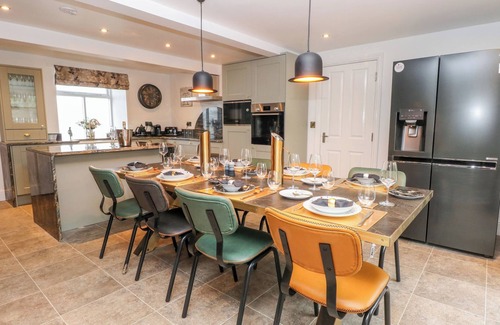 Leek Cabaña | HOLLYDALE, pet friendly, luxury holiday cottage in Leek