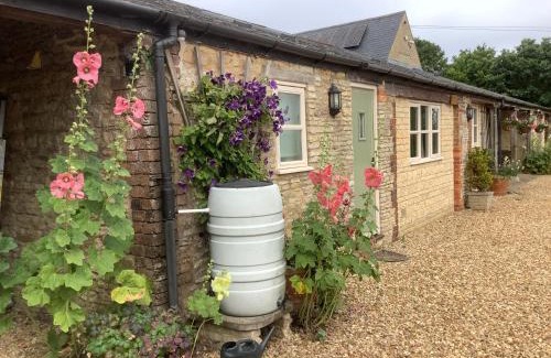 Castle Bytham Casa | Hollyhock Cottage, Clematis cottages, Stamford