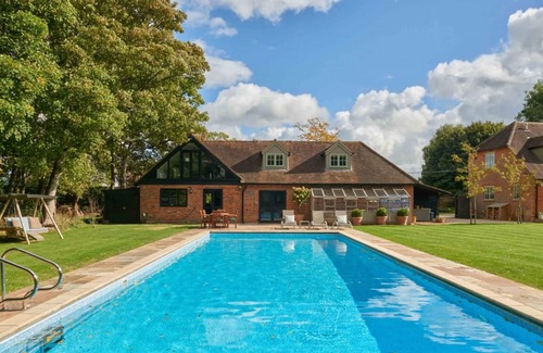 Turville Casa | Hollyhock Lodge in Southend