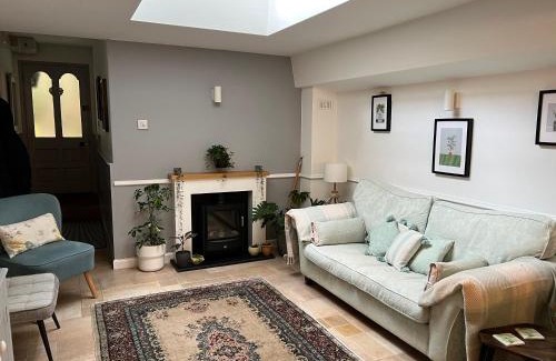 Ivybridge Apartamento | Hollyhocks Holiday Home- 2 bedroomed ground floor apartment sleeps 5